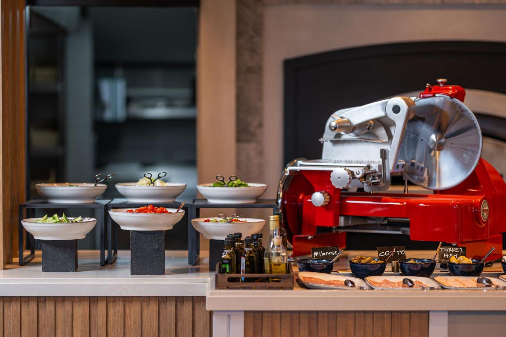 Tirana Marriott Hotel Екстериор снимка